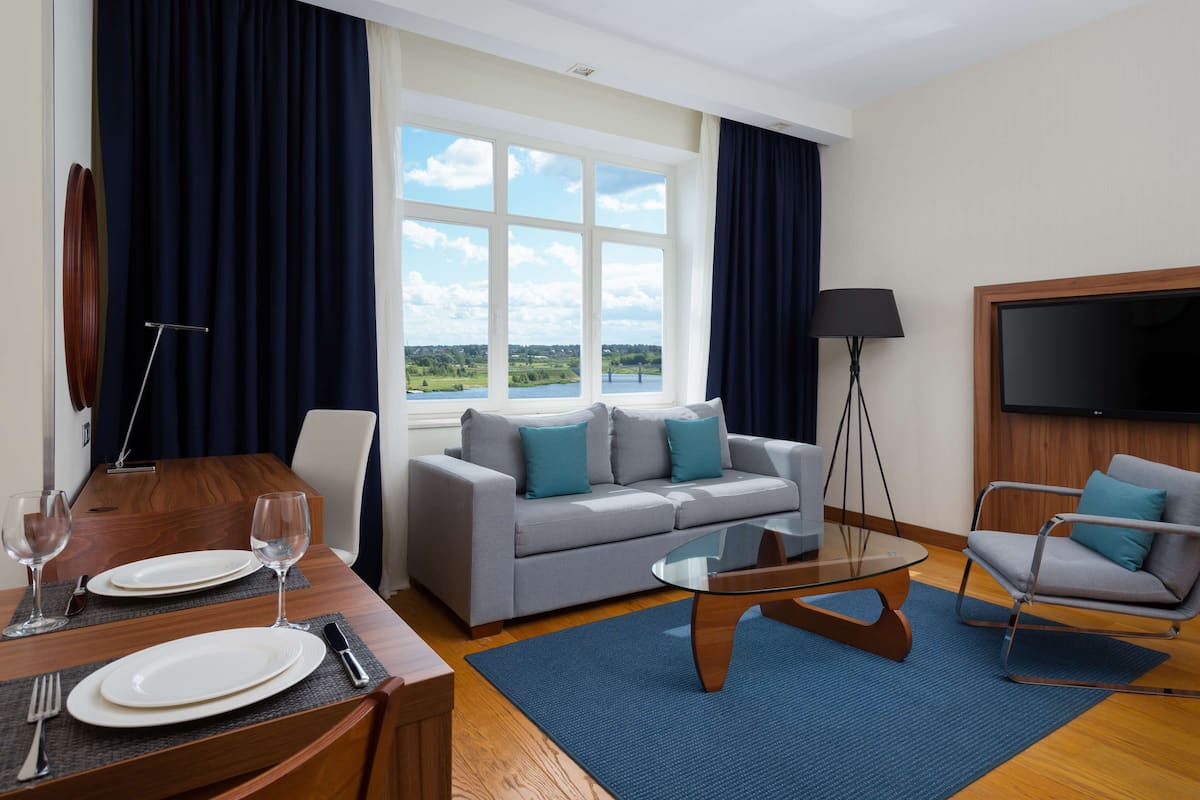 1 bedroom, premium bedding, in-room safe, desk