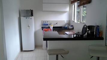 Apartamento standard, 2 quartos | Cozinha privada | Geladeira grande, micro-ondas, fogĂŁo, cooktop