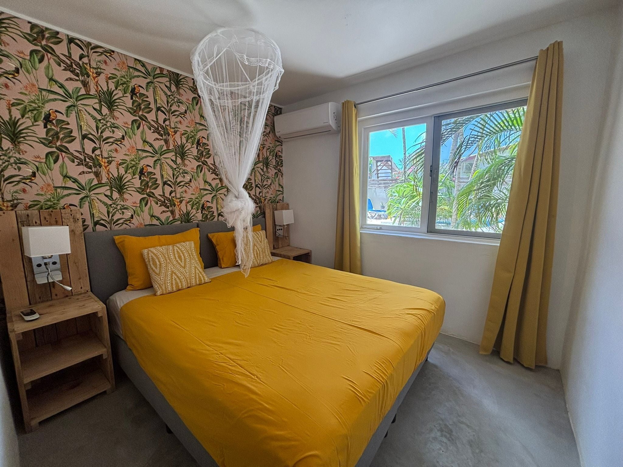 Comfort Apartment | In-room safe, blackout drapes, soundproofing, WiFi (free)