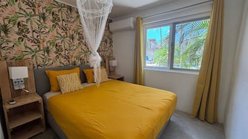 Comfort Apartment | In-room safe, blackout drapes, soundproofing, WiFi (free)
