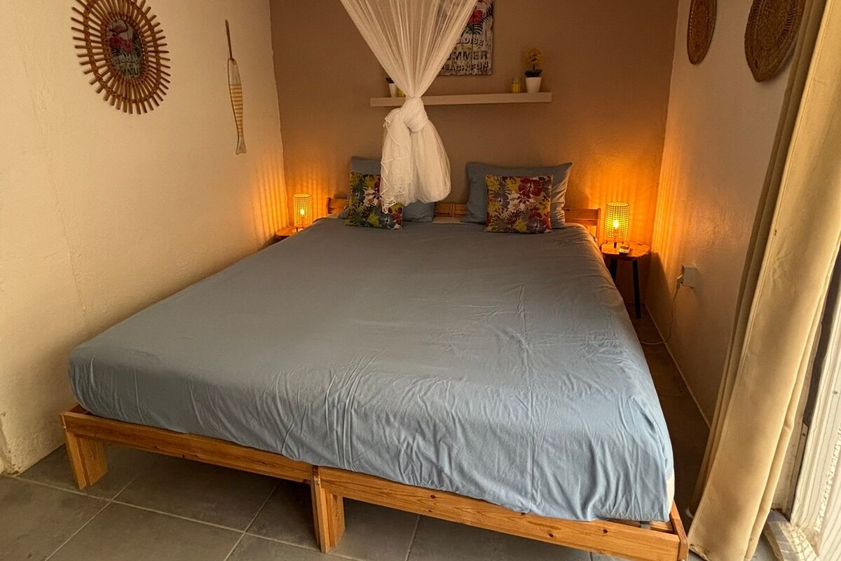 Basic Studio | In-room safe, blackout curtains, soundproofing, free WiFi