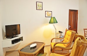 Appartement, 1 chambre | Salle de séjour | Télévision