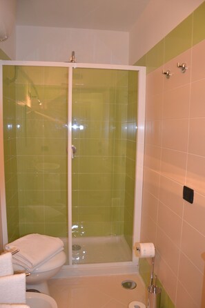 Bathroom shower - iBed Napoli (Naples)