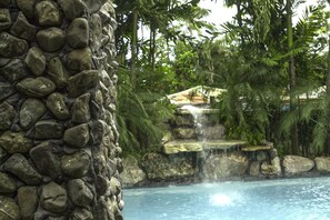 Piscine couverte, piscine extérieure