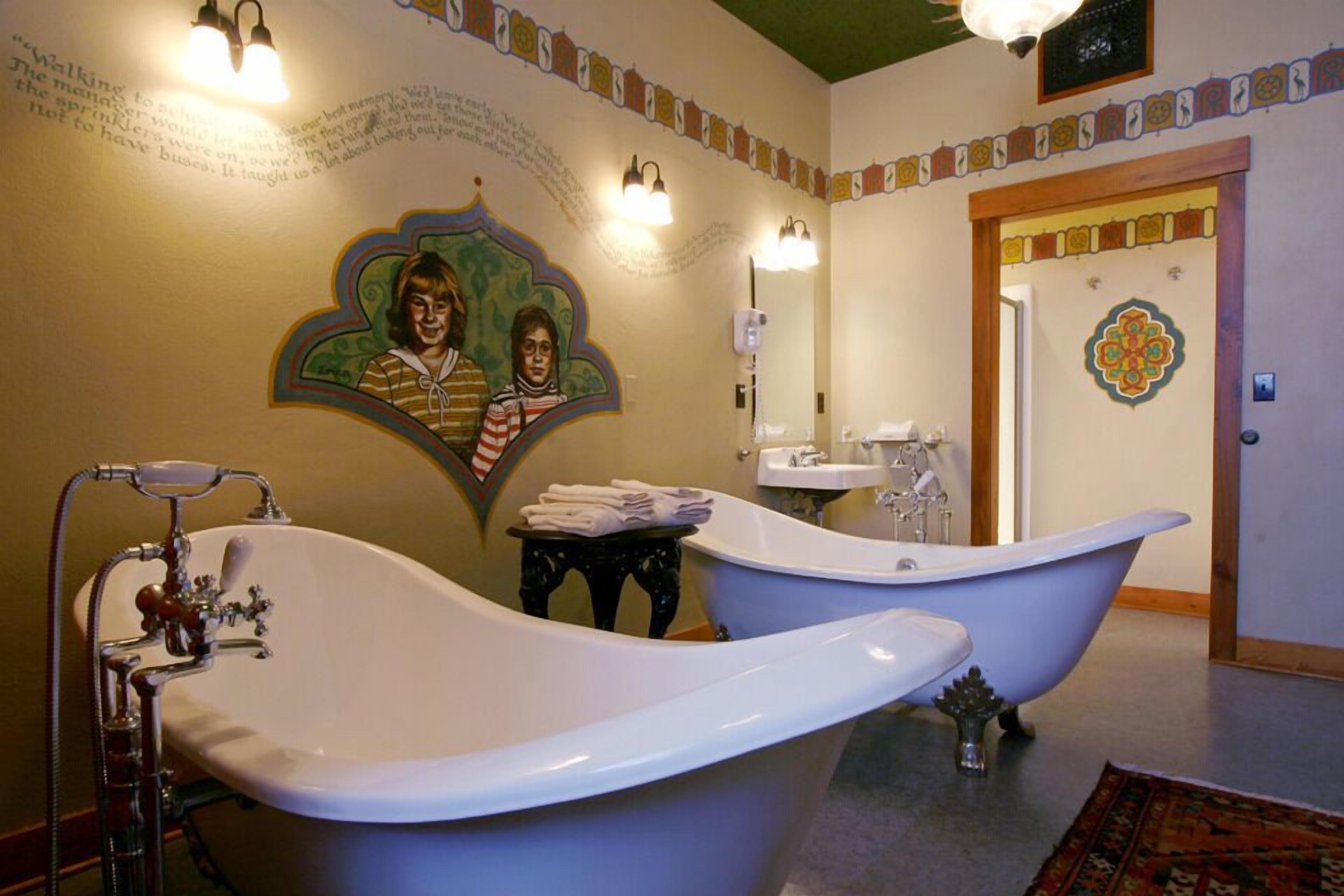 king suite with double bath | deep-soaking bathtub