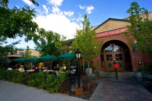 Restaurant - McMenamins Old St. Francis (Bend)