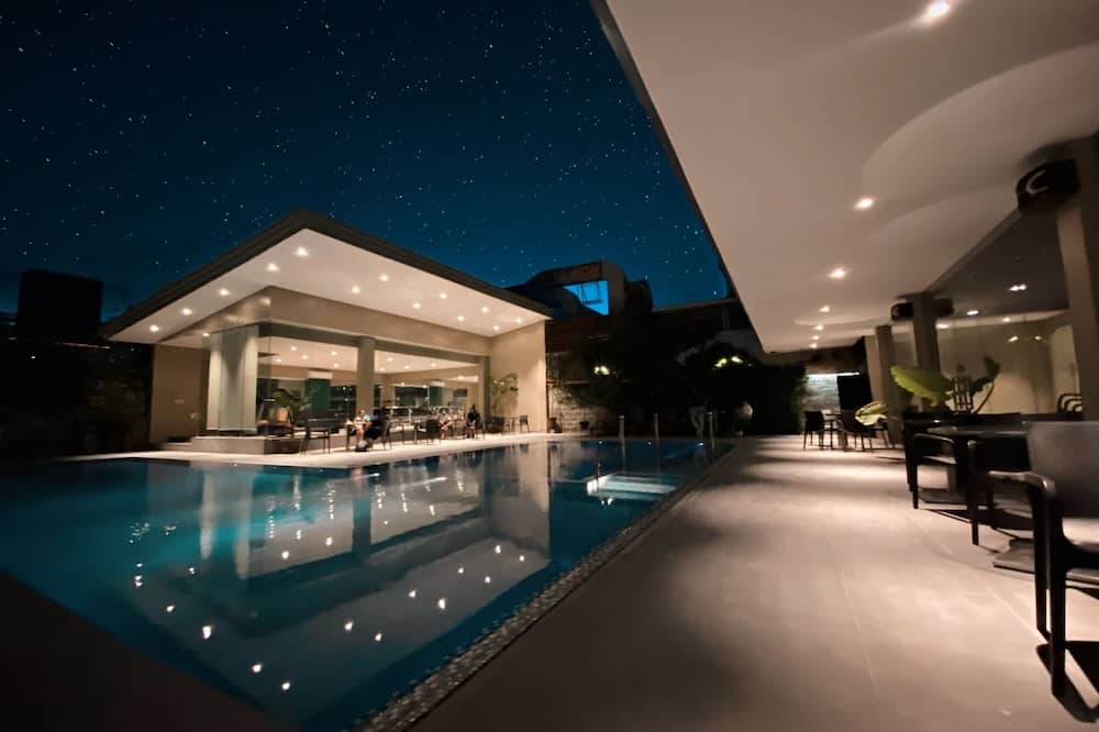 Avenue Suites Hotel
