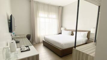 Literie hypoallergénique, coffres-forts dans les chambres, bureau