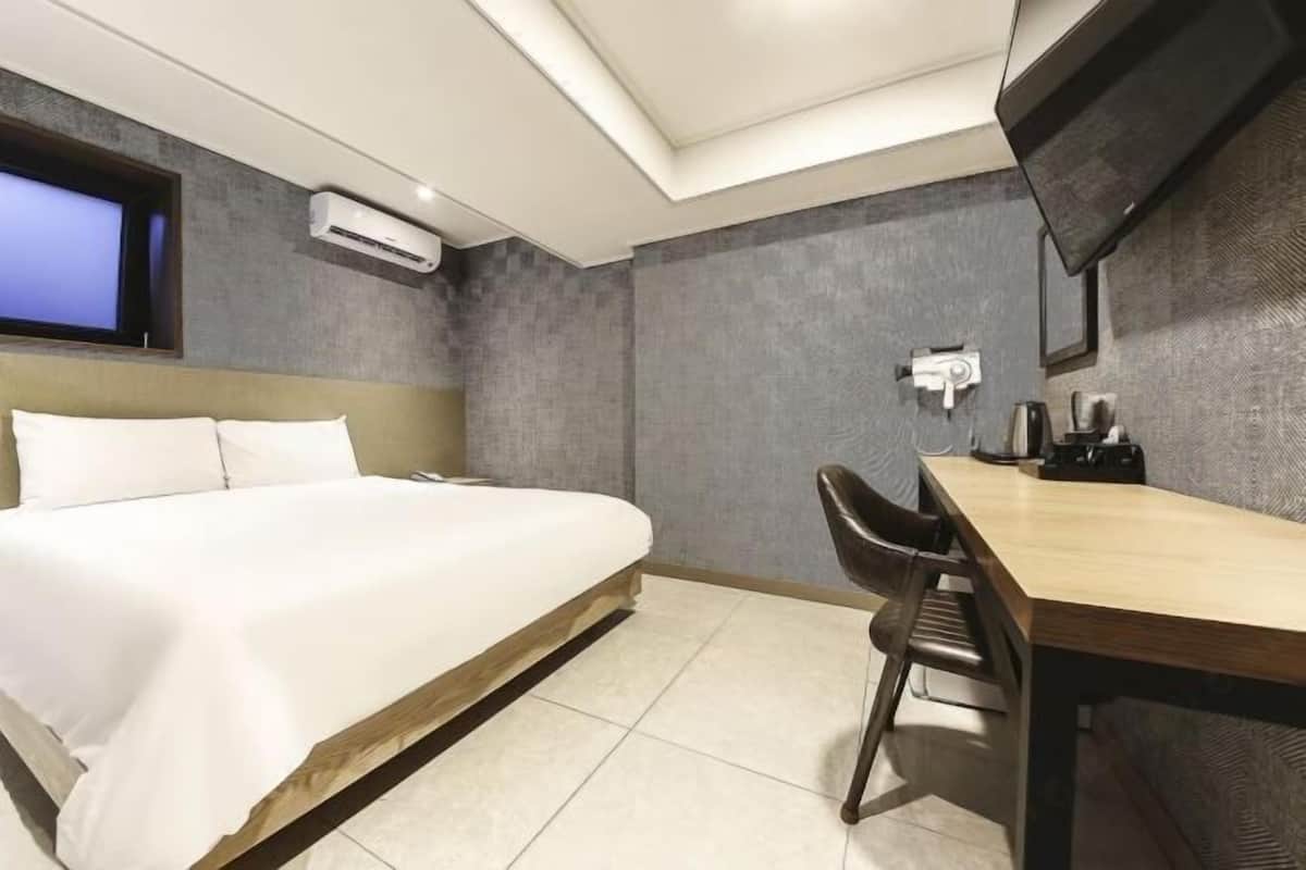 Memory foam beds, rollaway beds, free WiFi, bed sheets