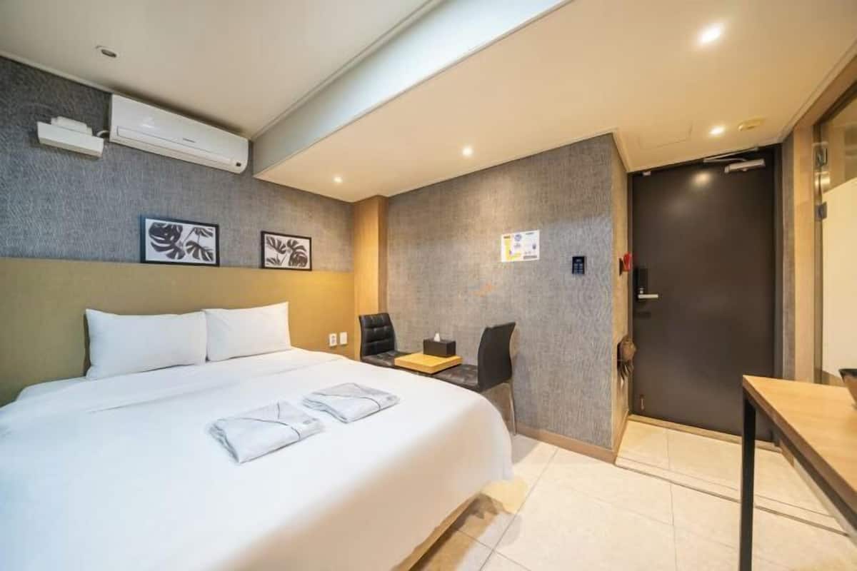 Memory foam beds, rollaway beds, free WiFi, bed sheets