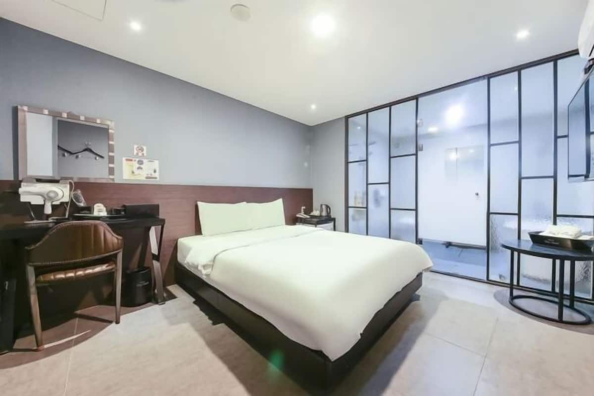 Memory foam beds, rollaway beds, free WiFi, bed sheets
