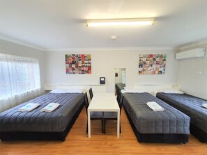 Deluxe-Dreibettzimmer | Bettwäsche aus ägyptischer Baumwolle, hochwertige Bettwaren