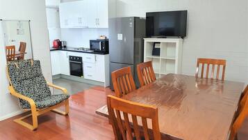 Estudio familiar, 1 habitación | Sábanas de algodón egipcio y ropa de cama de alta calidad