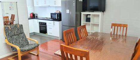 Family Studio, 1 Bedroom | Egyptian cotton sheets, premium bedding, pillowtop beds