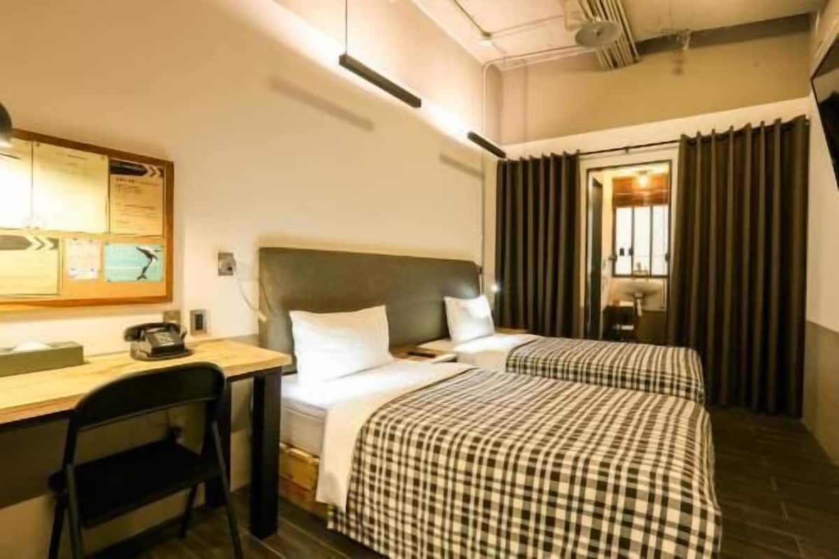 1 bedroom, premium bedding, down comforters, minibar