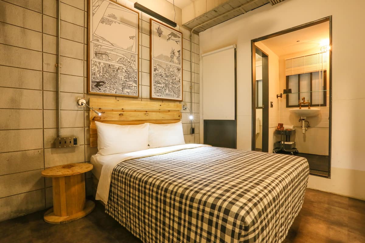 1 bedroom, premium bedding, down comforters, minibar