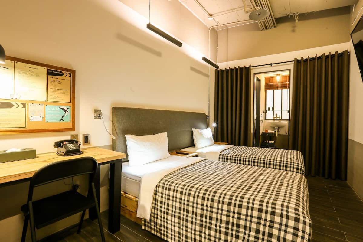 1 bedroom, premium bedding, down comforters, minibar