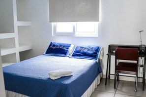 Appartamento Luxury, 1 camera da letto, accessibile ai disabili, accesso alla piscina | 2 camere, una cassaforte in camera, ferro/asse da stiro