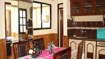 Deluxe Double or Twin Room, 2 Bedrooms, Smoking, Kitchen | Private kitchen | Fridge, microwave, stovetop, coffee/tea maker