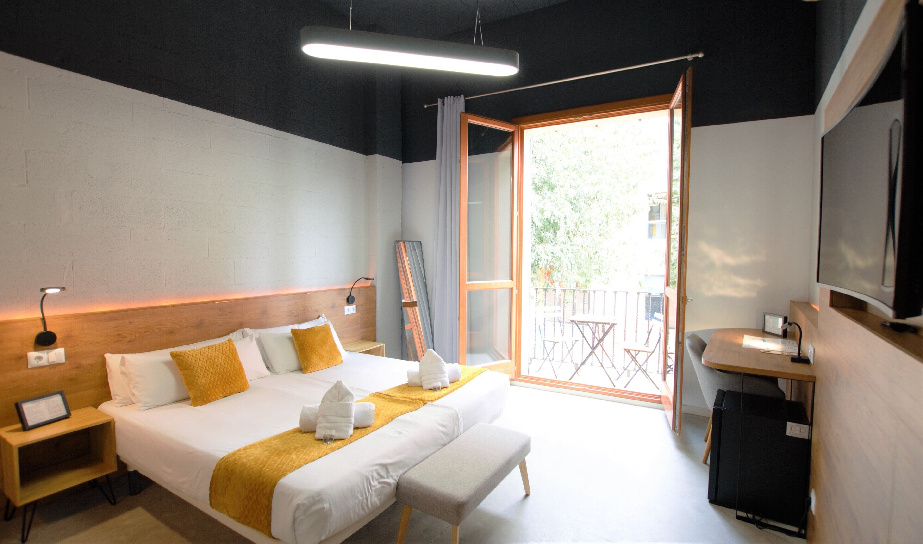 superior double or twin room, balcony | minibar, in-room safe, desk, blackout curtains