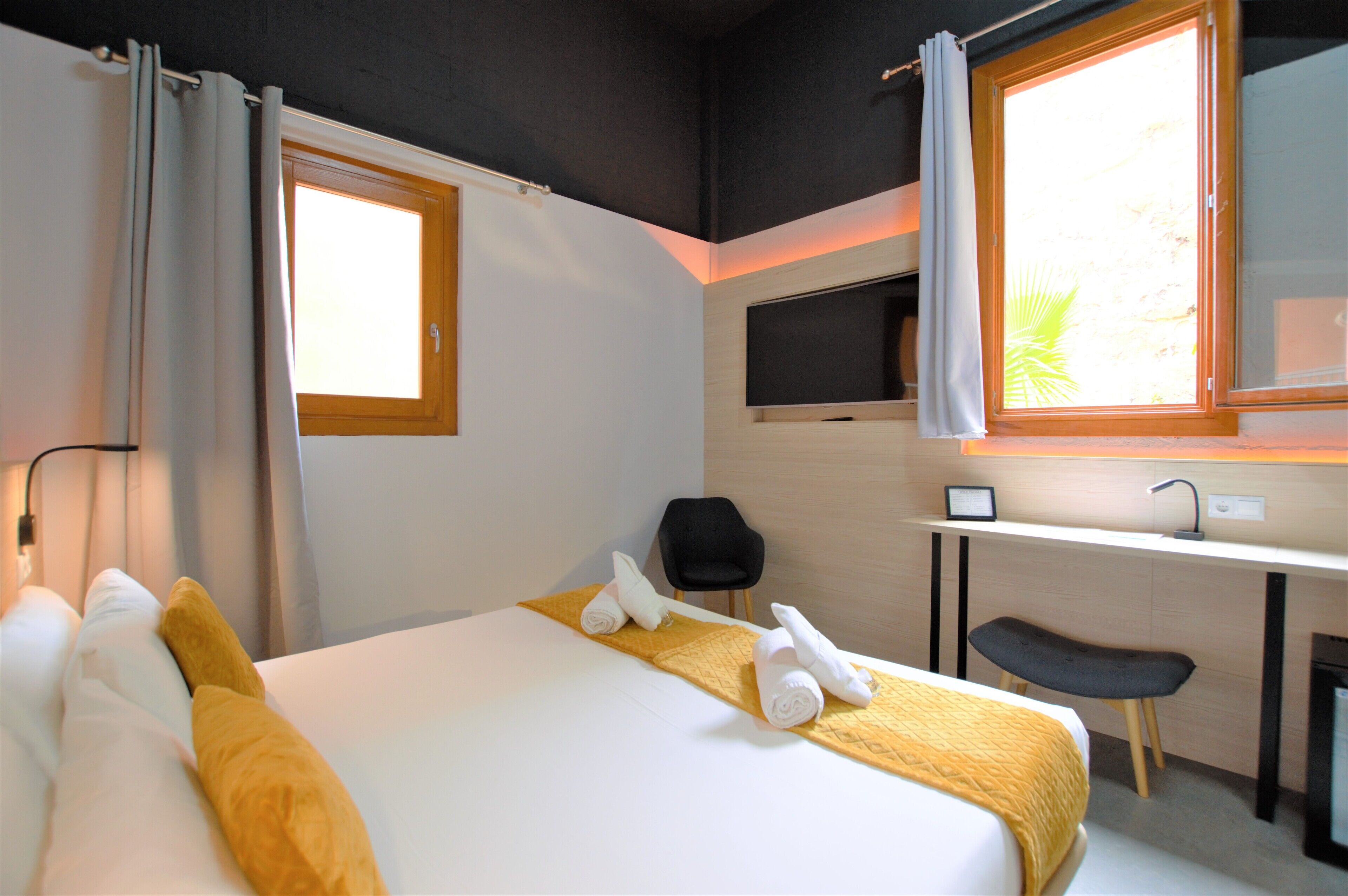 superior double or twin room | minibar, in-room safe, desk, blackout curtains