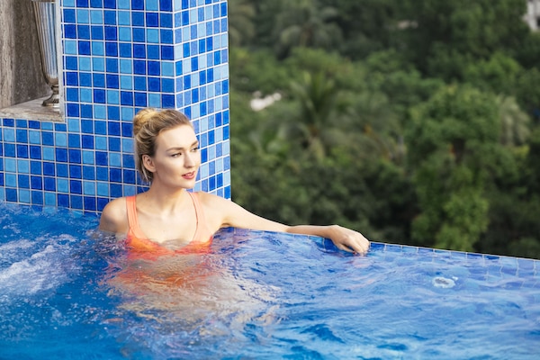 Indoor pool, sun loungers