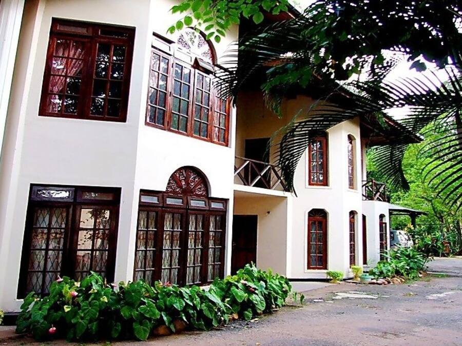 Fachada de la propiedad