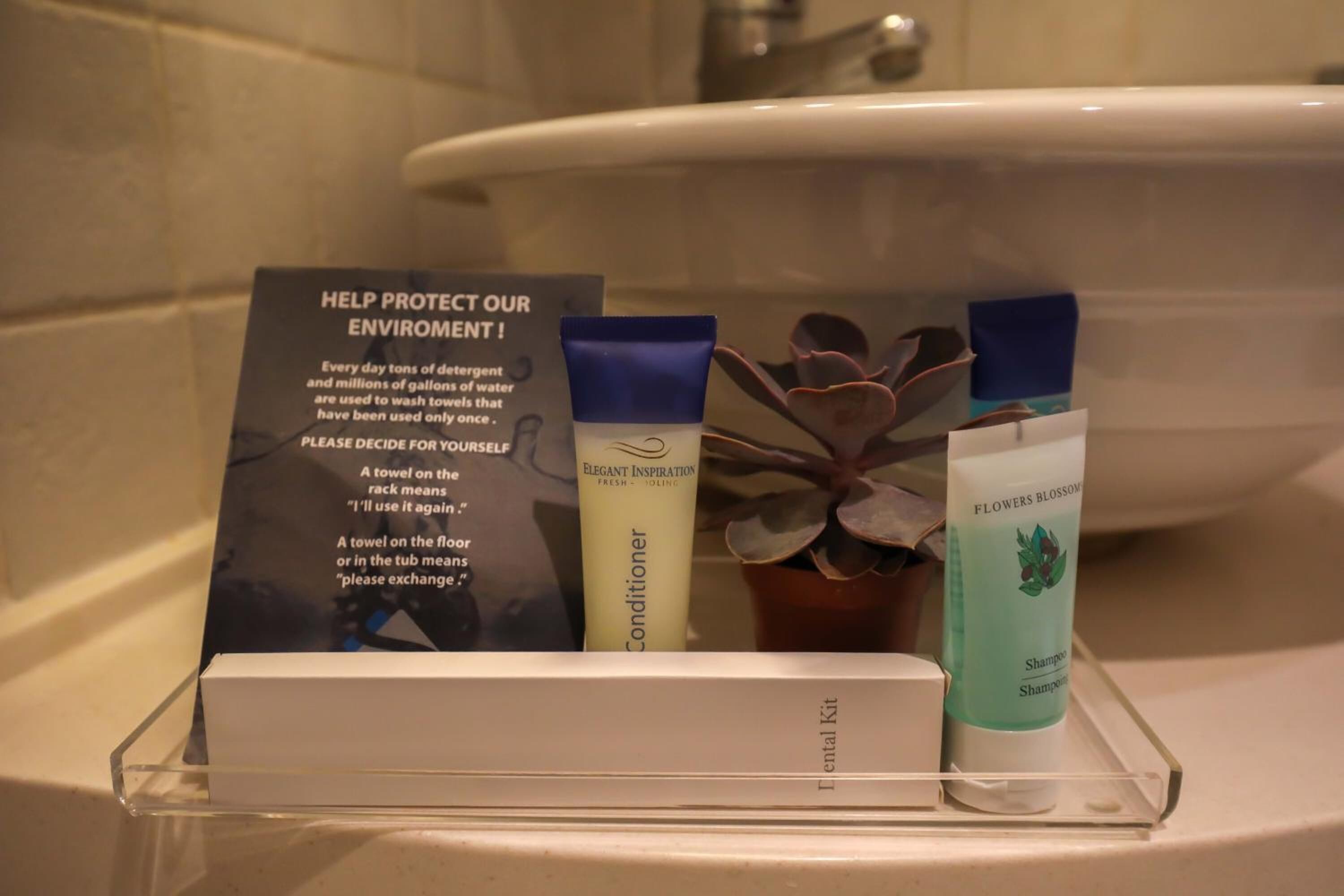 combined shower/bathtub, free toiletries, hair dryer, slippers