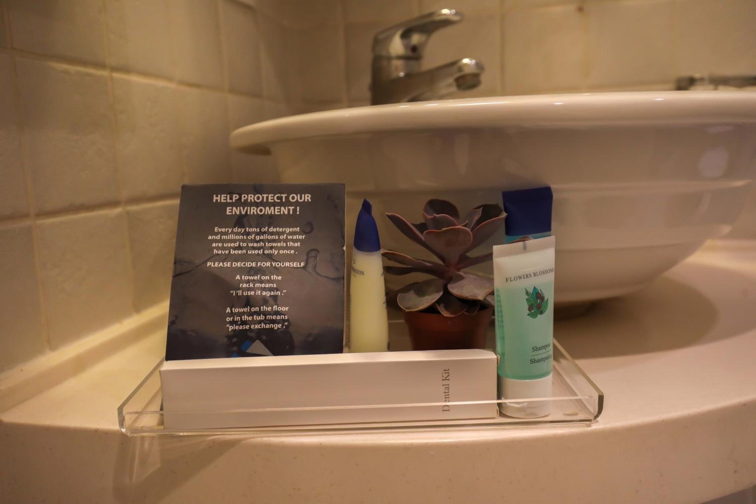 combined shower/bathtub, free toiletries, hair dryer, slippers