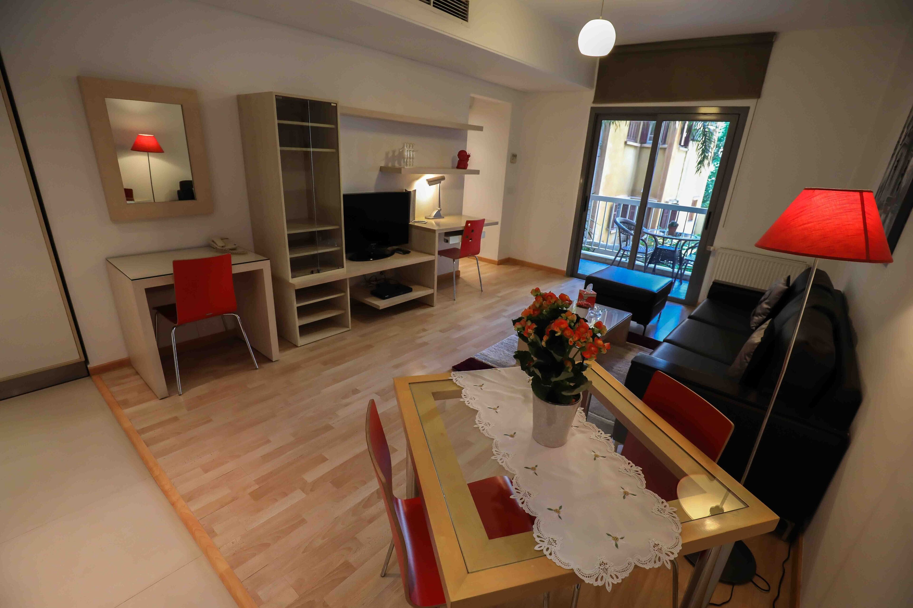 Suite | Living area | TV