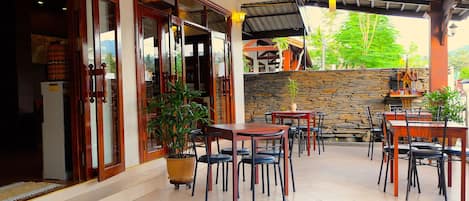 Daily English breakfast (USD 5 per person)