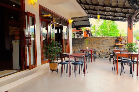 Desayuno inglés diario (USD 5 por persona)