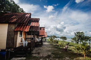 Beach Front | Terrace/patio - White Sand Beach Resort (Ko Chang)