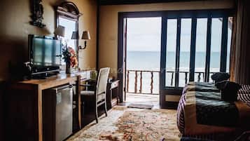 Superior Family (2nd Floor) | Minibar, két bảo mật tại phòng, bàn, màn/rèm cản sáng