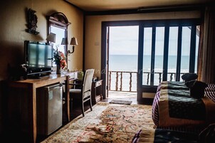 Superior Family (2nd Floor) | Minibar, in-room safe, desk, blackout drapes