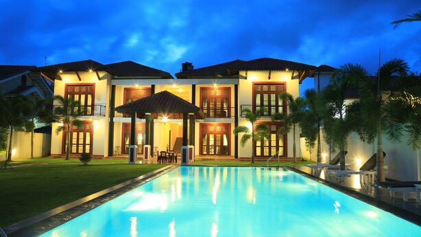 A two-story building with a swimming pool in front. - Christima Residence (Negombo)