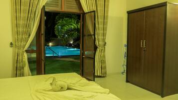 In-room safe, desk, blackout drapes, soundproofing