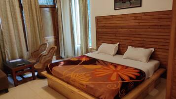 Quartos à prova de som, ferros/tábuas de passar roupa, Wi-Fi de cortesia