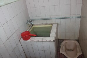 Economy Room, Shared Bathroom | Bathroom