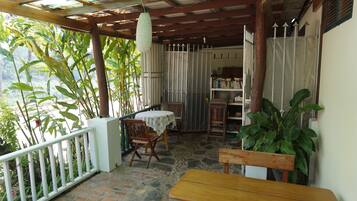 Free daily English breakfast