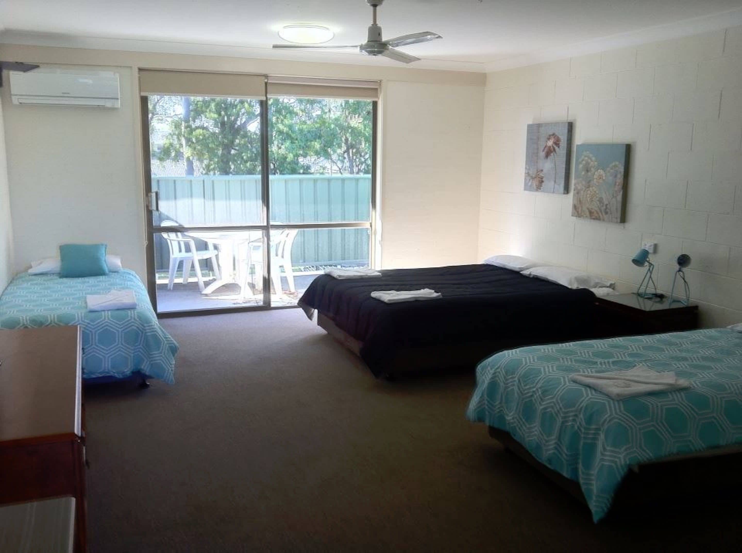 WiFi (無料)、ベッドシーツ