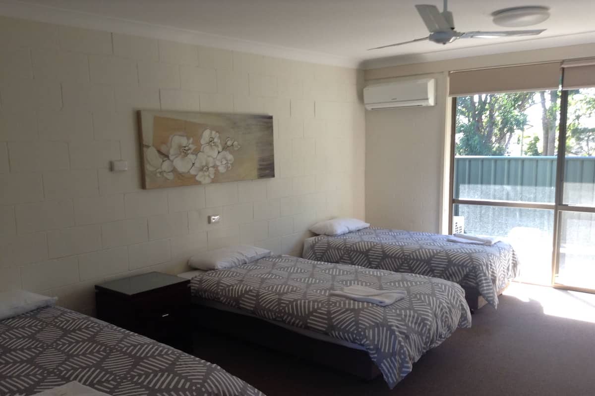 Quad Room | Free WiFi, bed sheets