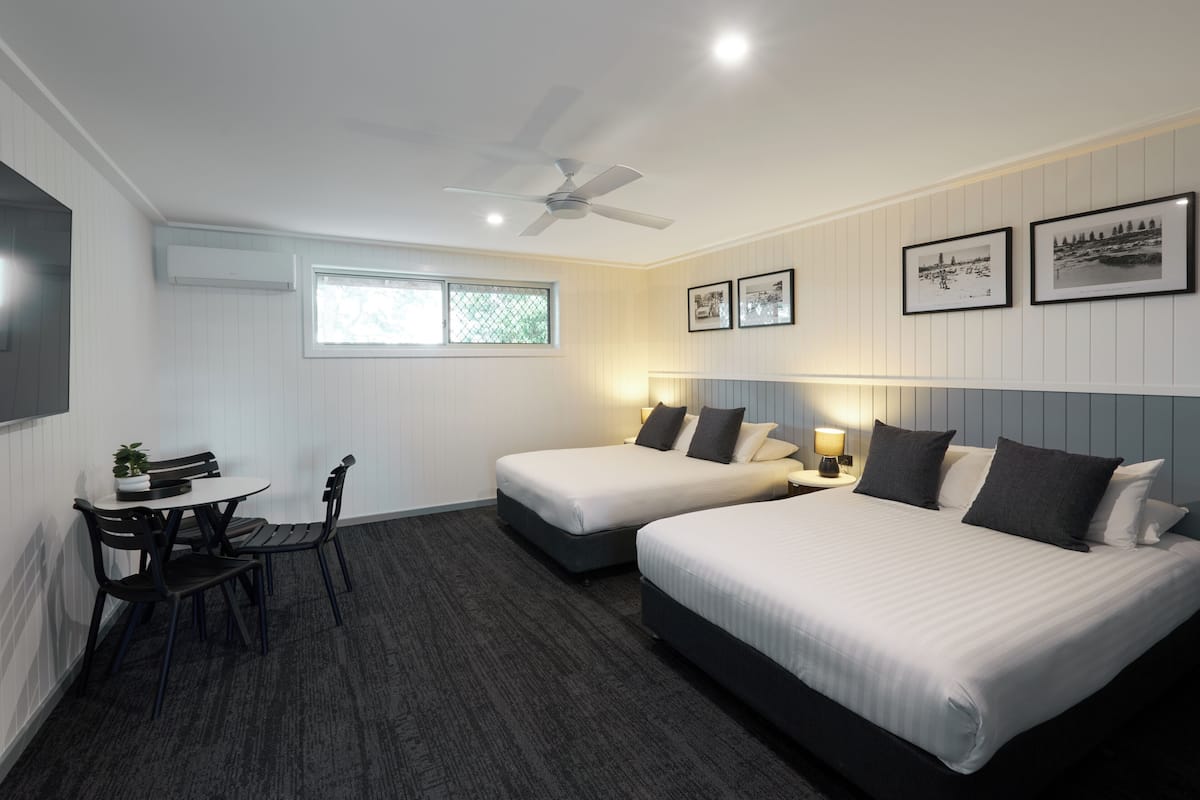 家庭客房, 2 張加大雙人床 | 免費 Wi-Fi、床單