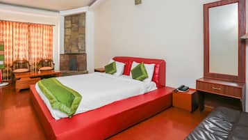 Deluxe Room | Iron/ironing board, rollaway beds, free WiFi