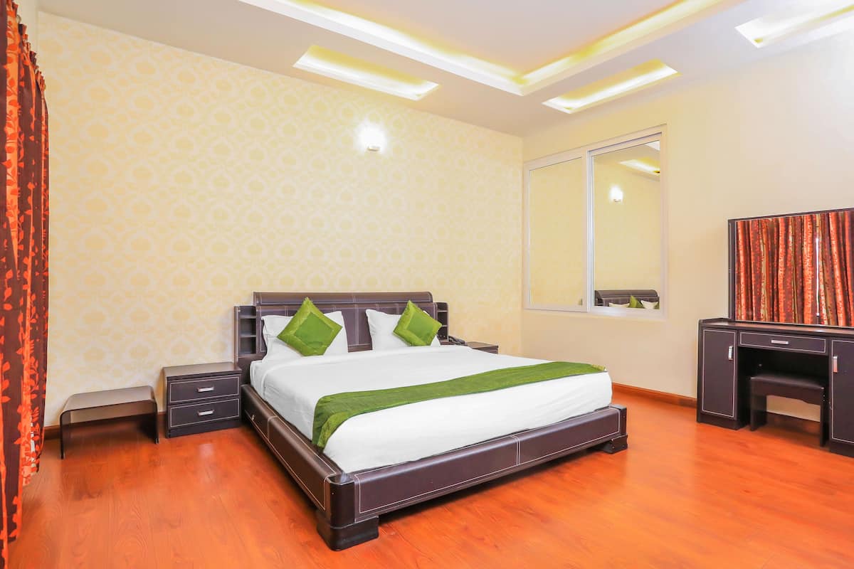 Premium Room | Iron/ironing board, rollaway beds, free WiFi