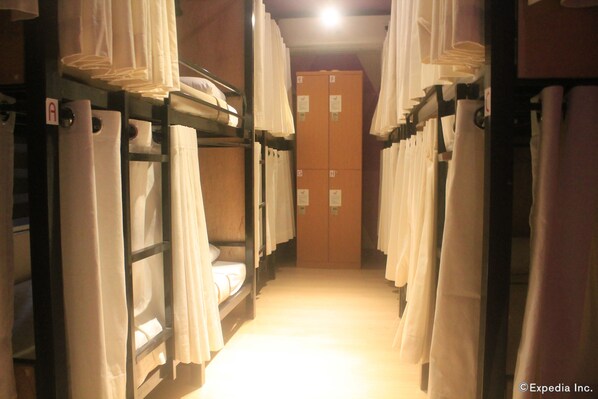 Shared Dormitory (8 Beds) | Iron/ironing board, free WiFi