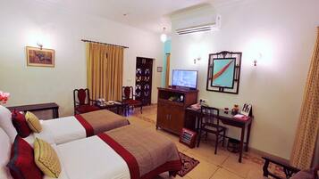 Deluxe Room | 1 bedroom, premium bedding, minibar, desk