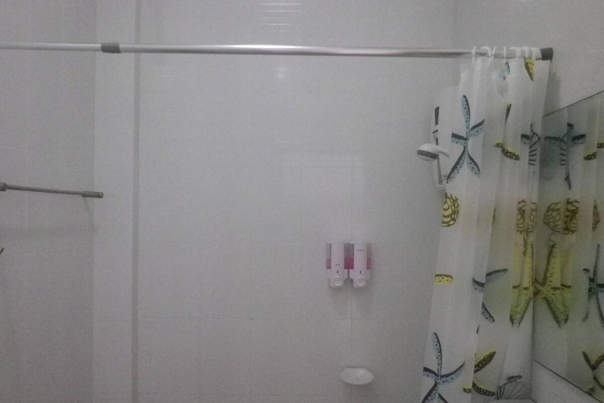 free toiletries, towels