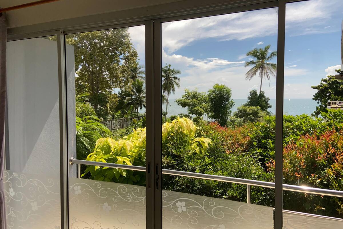 standard  sea  view | bathroom | free toiletries, towels