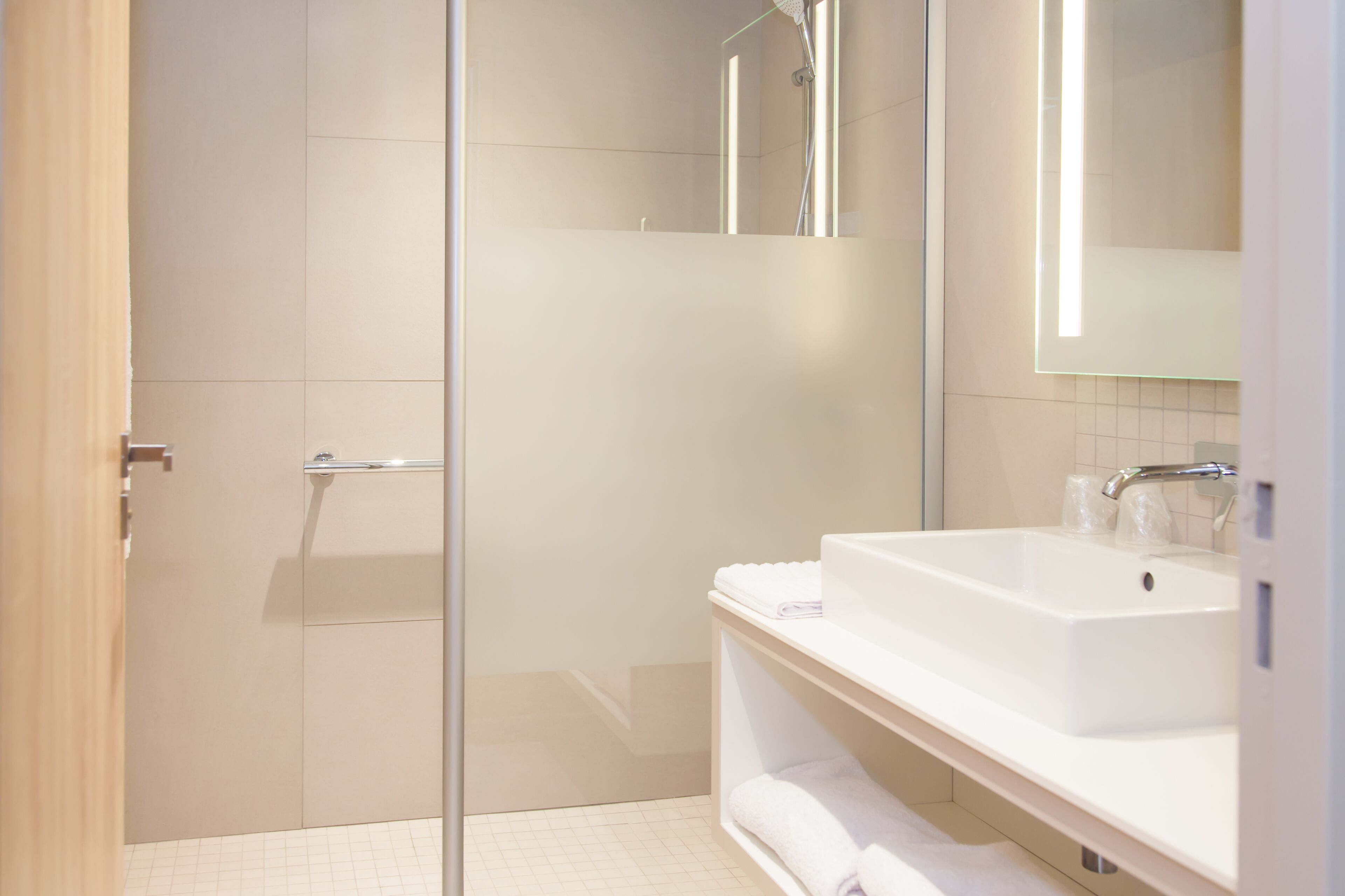 premium double room, 1 king bed, private bathroom, pool view | bathroom | shower, free toiletries, hair dryer, towels